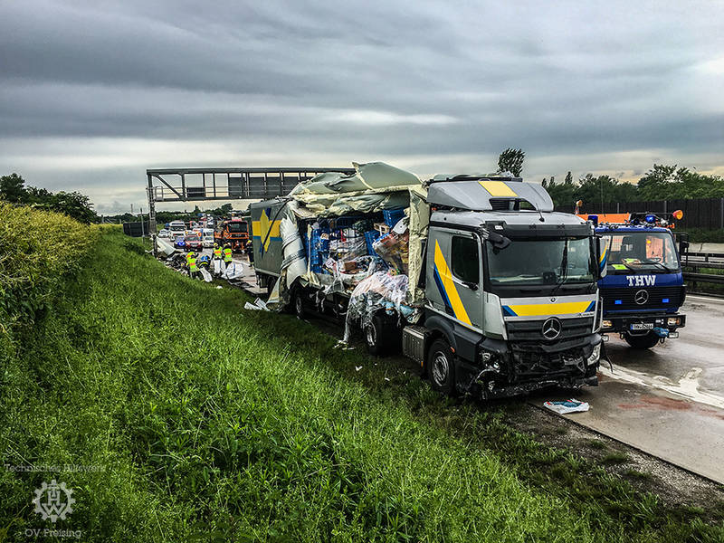 LKW-Unfall auf der A92