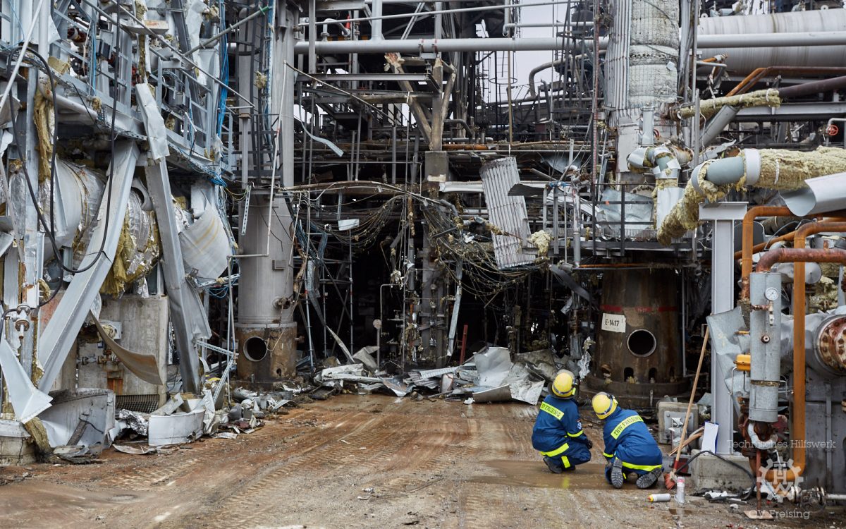 Abstütz-Einsatz nach Explosion einer Raffinerie in Vohburg