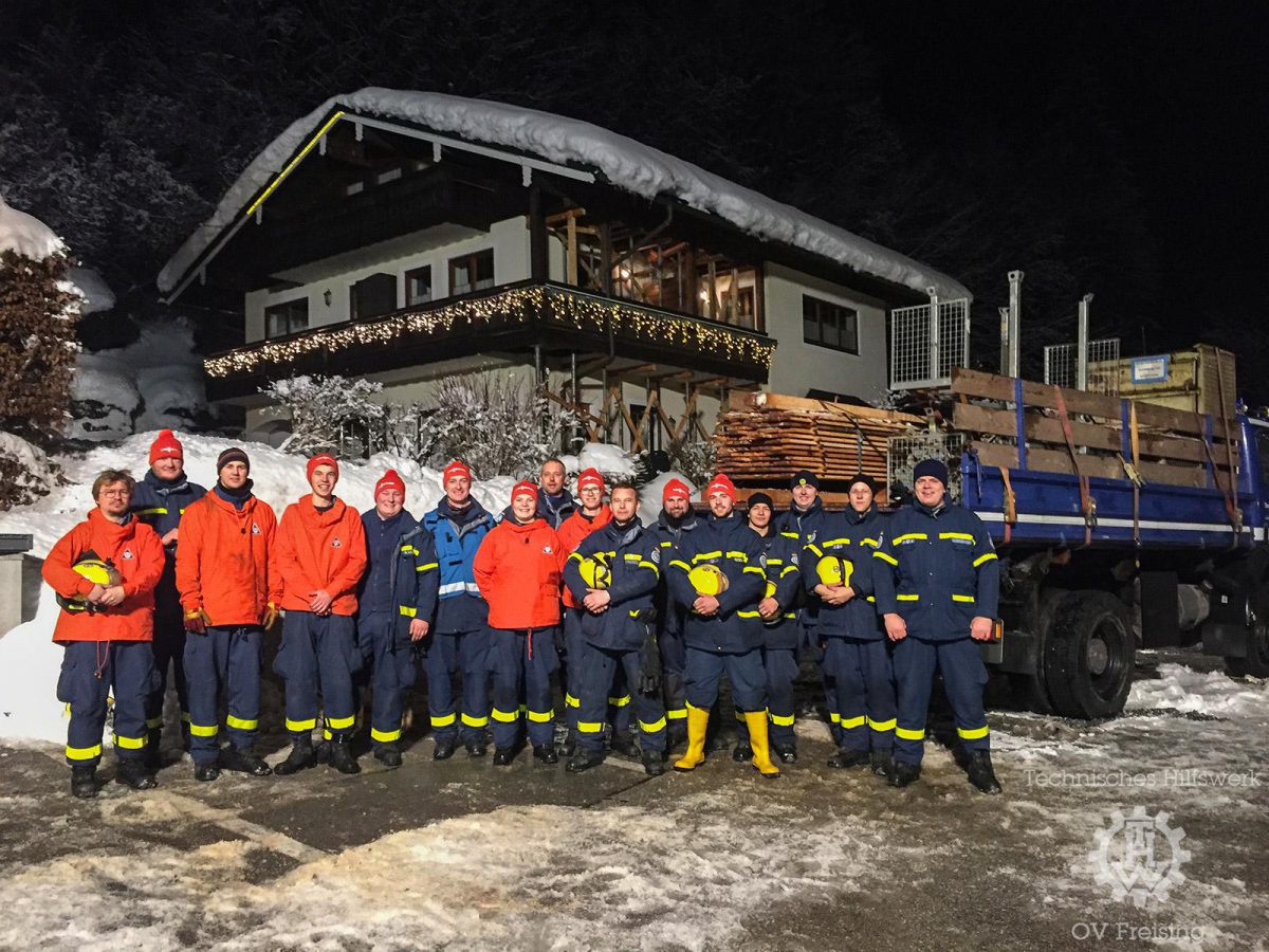 THW Freising unterstützt in mehreren Landkreisen bei Bewältigung des Schneechaos.