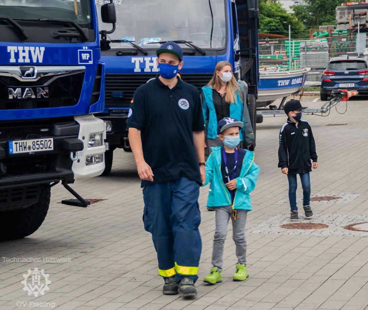 Mentorenprojekt „Balu und Du“ zu Gast beim THW Freising