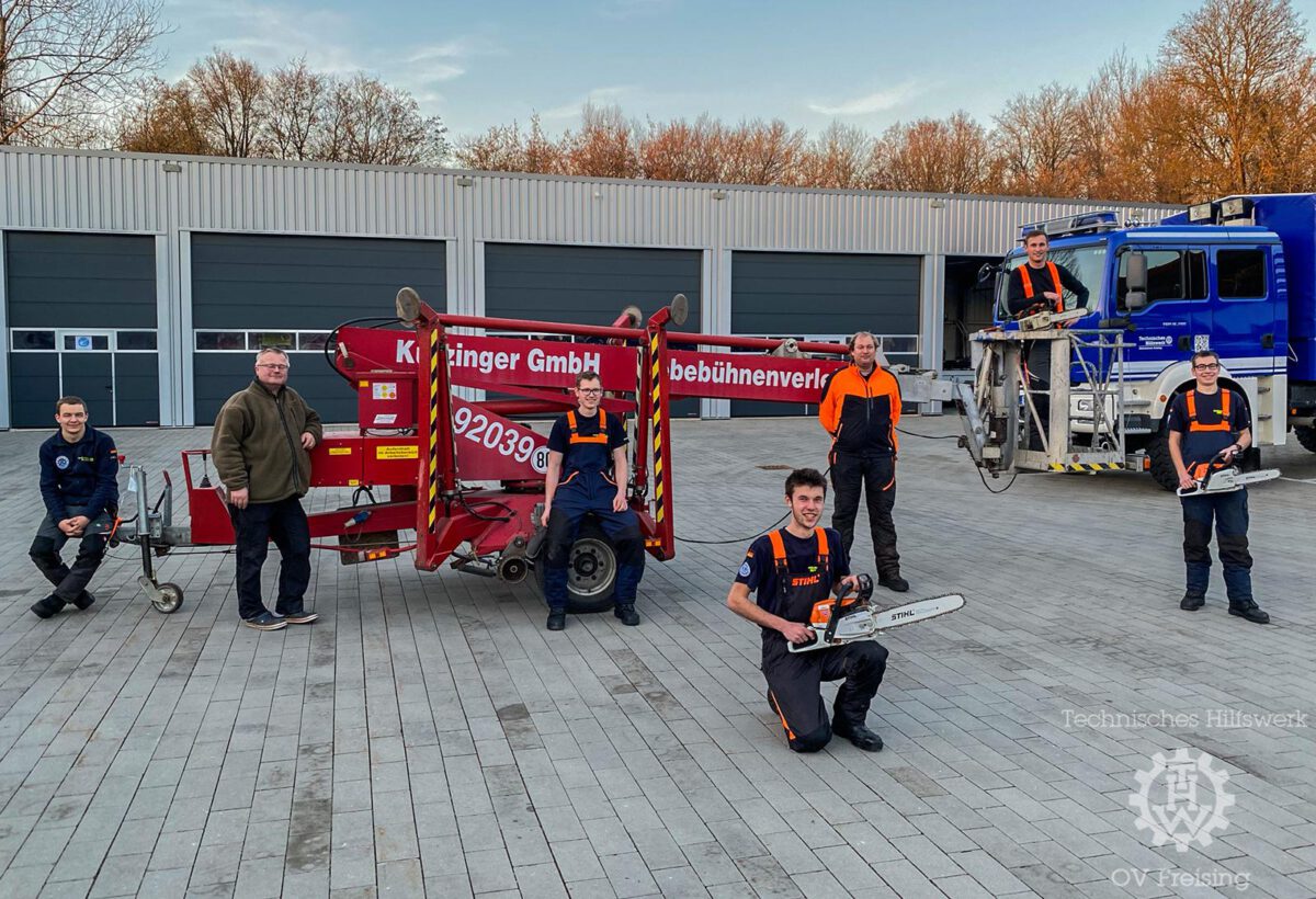 Erweiterte Kenntnisse mit Motorsägen für sechs Helfer des THW Freising