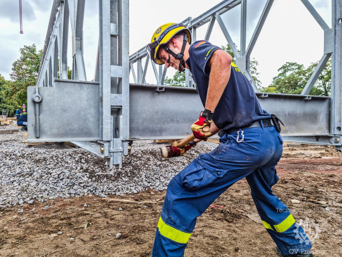 Freisinger Kräfte unterstützen beim Bau weiterer vier Behelfsbrücken im Ahrtal.