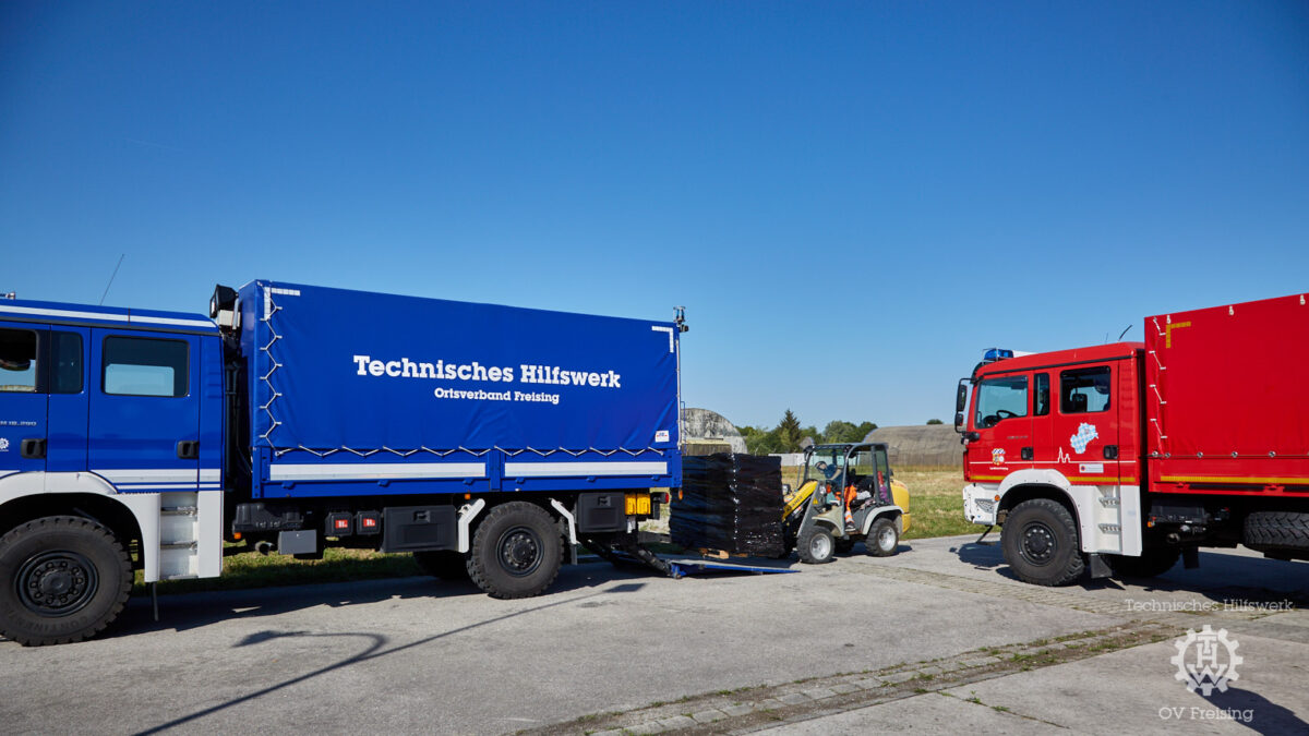 Gemeinsamer Transport von Notbetten für den Landkreis