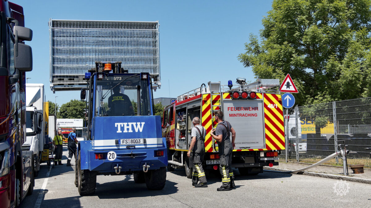 Schweisstreibender Einsatz nach LKW-Brand