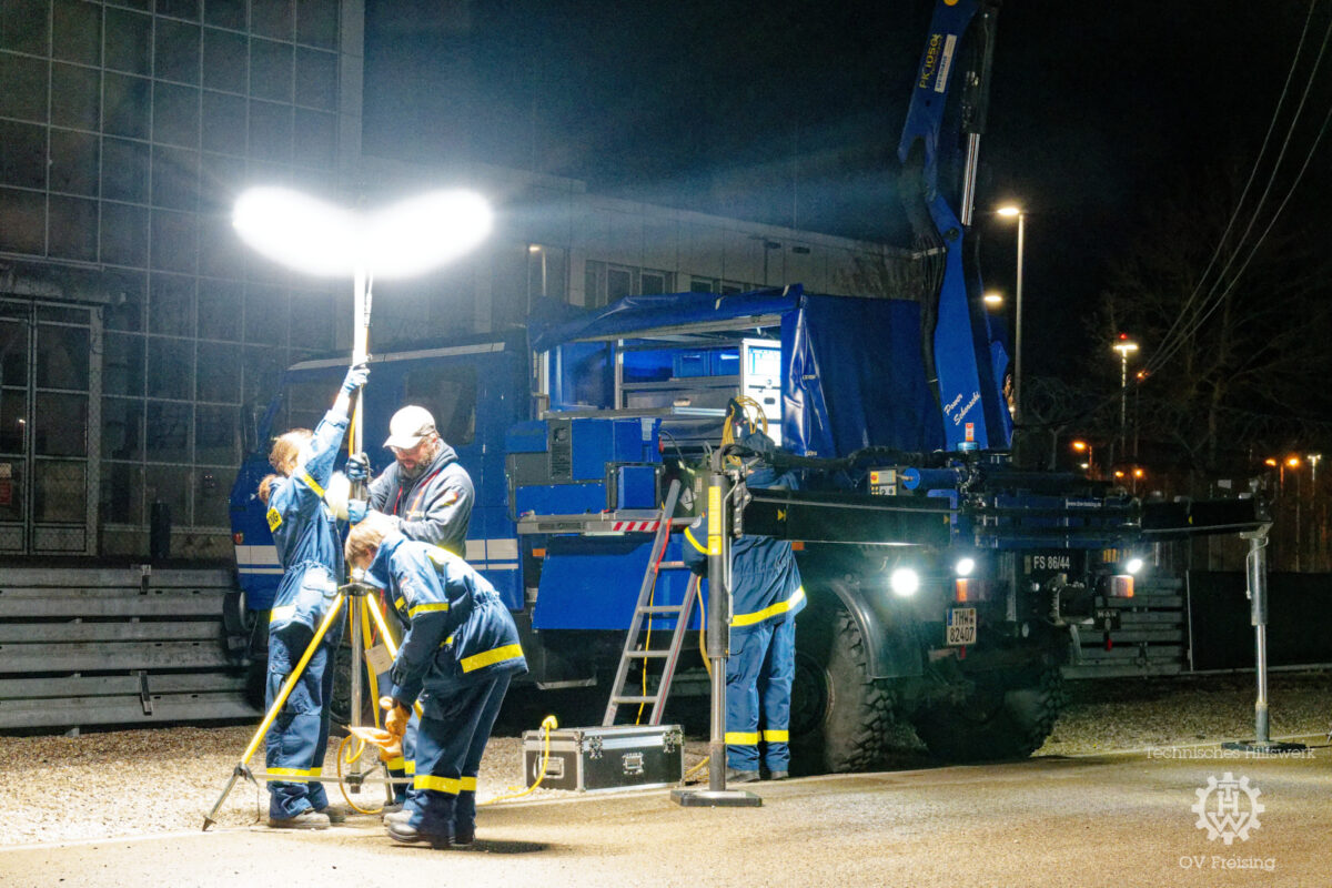 Mehr Licht am Flughafen – THW Freising unterstützt die Münchner Sicherheitskonferenz