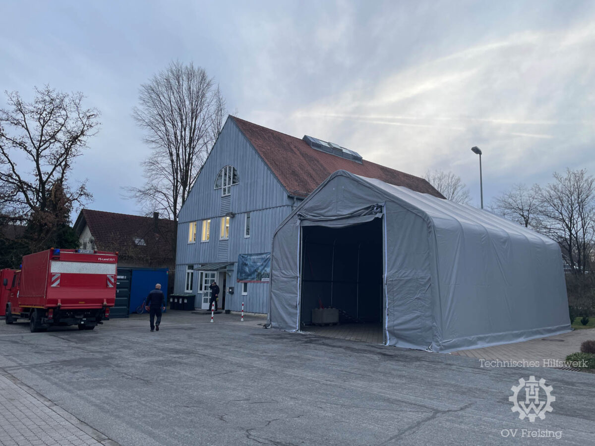 Aufbau Zeltgarage am Feuerwehrausbildungszentrum